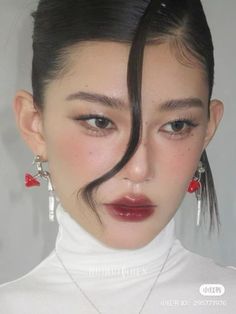 Smoky Eyes Asian, Red Lipstick Asian Makeup, Epicanthic Fold Makeup, Natural Asian Makeup, Asian Hooded Eyes, Chinese Makeup Look, Dewey Makeup, K Pop Makeup, Thai Makeup