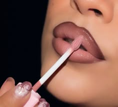 Lip Liner And Gloss Combo, Lip Gloss Application, Lip Makeup Ideas, Lips Looks, Ombré Lips, Ombre Lipstick, Ombre Lip