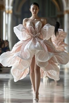 Runway Fashion Couture, Fairytale Dress, Fantasy Dress, Glam Dresses, Looks Chic, Fantasy Fashion, Elie Saab, Mode Inspiration, Flower Dresses