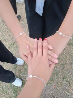 Trio Bracelets, Things To Do With Friends, Jewellery Ideas, Matching Bracelets, In The Room, Jewelry Inspo, Instagram Pictures, Everyone Else, Friendship Bracelets