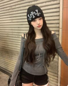 Cute Korean Outfits, Dark Outfits, Model Aesthetic, Instagram Photo Inspiration, Cute Poses, French Girl, Outfit Goals