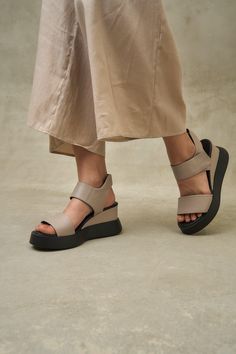 Cample Platforms-Beige Winter Sandals, Strappy Pumps, Casual High Heels, Summer Shoe, Wedge Loafers, Pumps Heels Stilettos, Platform Loafers, Boots And Sneakers, Sneaker Heels