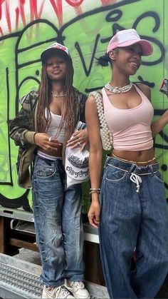 90'outfits Aesthetic, Y2k Outfits Pictures, Early 2000s Shirts & Tops, African American Street Style, Black 90s Outfit Ideas, 2000 Outfits Early 2000s Fashion Trends Baddie, Moesha Outfits 90s Fashion Street Styles, Y2k Nyc Fashion, She’s The Man Movie Outfits