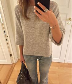 Stockholm Style Fall Outfits, Jeans Outfit Stockholm, Stockholm Style Sweatshirt, Stockholm Style Knitted Sweater, Real Stockholm Style Outfits, Real Stockholm Style, Stockholm Street Style, Cold Outfits