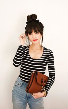 Striped long sleeved top with jeans and leather bag #frenchstyle #stripedfashio Haircut Fringe Bangs, Haircut Fringe, New Darlings, Fringe Bangs, Top Knot, Look Fashion, New Hair