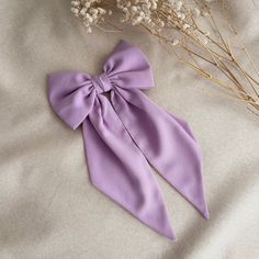 Premium quality chiffon medium hair bow with pointed tail in lilac purple. This stylish hair bow is an ideal hair accessory for wearing to a special occasion or even everyday wear. 🎁It will also make a great "gift for girl." They are handmade with love and care from  high quality fabric in our studio in England. 📍Available in different attachments: ✅Barrette  ✅Comb Slide ✅Alligator Clip 📍If you need this in a different attachment that isn't listed, please feel free to message me.  📏Bow measu Medium Purple Hair, Short Shoulder Length Hair, Purple Hair Bow, Chiffon Hair, Purple Hair Bows, Layer Hair, Diy Hair Scrunchies, Bow Women, Purple Bows