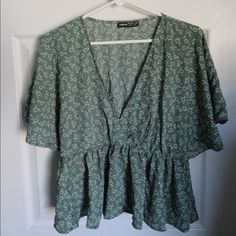 Never Worn!! Missed My Shein Return Period. I Love This Blouse It Just Didn’t Look Great On My Body Type. Green Floral Blouse, Fun Clothing, Batwing Sleeve Blouse, Lace Trim Blouse, Cold Shoulder Lace, Smock Blouse, Bodysuit Blouse, High Neck Blouse, Half Sleeve Blouse