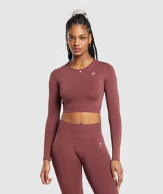 Shop the Everyday Seamless Long Sleeve Crop Top in burgundy brown. With next day delivery and free returns, shop online today at Gymshark. Light Exercise, Fit Body, Body Building Women, Long Sleeve Crop, Body Fit, Running Women, Cropped Tank Top, Workout Leggings, Long Sleeve Crop Top