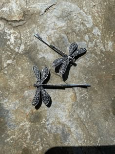 Pair of Beautiful silver vintage style dragonfly hair clips.  Size 5cm x 10cm Dragon Fly Hair Clip, Dragonfly Hair Clip, Vintage Hair Pins, Beautiful Dragonfly, Cute Hair Clips, Vintage Hair Clips, Funky Jewelry, Jewelry Lookbook, Accessories Vintage