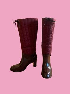 You can fight the cold AND be fashionable in these maroon, heeled snow boots by Etienne Aigner!  I would place these boots from the late 70s to the early 80s.  They are in terrific vintage condition.  There are a few scuffs (pictured). Measure 16" from top of shaft to bottom of heal.  Labeled a size 7.  I am a size 7 & they fit but could also fit a 6.5 comfortably. $90 shipped.   #realmofvintagerva #70s #80s #80sboots #70sboots #70sfashion #80sfashion #70sstyle #80sstyle #vintageboots #vintagebootsforsale Aigner Boots, 70s Boots, Etienne Aigner, 70’s Fashion, Vintage Boots, 80s Fashion, Snow Boots, 70s Fashion, Boot Shoes Women