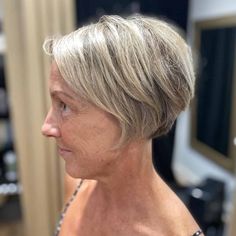 26 Gorgeous Short Bobs for Older Women with Style French Bobs, Shag Bob Haircut, Bob Cuts For Women, Gray Bob, Layered Lob, Short Layered Bob Haircuts, Shaggy Bob Haircut, Short Bob Styles, Short Bob Cuts