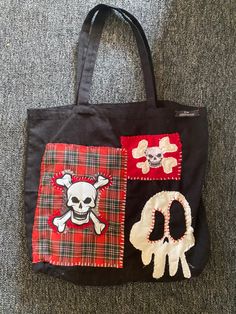 Diy Canvas Bag Art, Sewing Project Inspiration, Cute Canvas Bags, Cute Diy Tote Bag Designs, Gothic Diy Clothes, Tiny Bag Pattern, Alt Sewing Projects, Bag Ideas Design