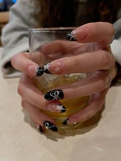 ⭐️🎀 Cute Small Almond Nails, Mitski Inspired Nails, Short Almond Nails Aesthetic, Cute Edgy Nails, Grunge Nails Almond, Gracie Abrams Nails, Angel Number Nails, Aesthetic Black Nails, Black Nails Goth