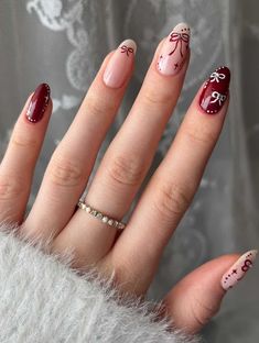 24+ Red and White Christmas Nails - Festive & Classy for 2024! Red And White Christmas Nails, Simple Christmas Nail Designs, Simple Christmas Nail, White Christmas Nails, Christmas Nail Colors, Red Nails Glitter, Holiday Nails Winter, Christmas Tree Nails, Candy Cane Nails