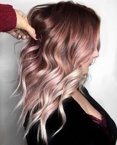 Courtney Swan Hair, Best Hair Color For 2023, Fun Professional Hair Color, Short Hair Color Ideas 2023, Fun Hair Colour Ideas, Current Hair Color Trends 2023, Red Shadow Root Blonde, Rose Gold And Blonde Hair, Burgundy Blonde Balayage