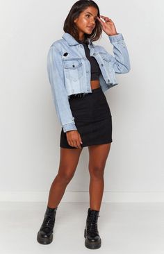 Crop Jean Jacket Outfit, Fitted Cropped Denim Jacket In Dark Wash, Cropped Jean Jacket Outfit, Fitted Cropped Dark Wash Denim Jacket, Blue Denim Jacket Outfit, Cropped Denim Jacket Outfit, Button-up Cropped Denim Jacket, Chic Long-sleeve Denim Cropped Jacket