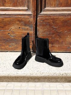 Ace your transeasonal footwear game by adding the Giselle boots to your wardrobe rotation. Featuring a versatile and chic Chelsea boot silhouette, this iteration features a black patent finish for a sleek and sophisticated shine that will elevate your every outfit. Bonus points for the 5.5cm chunky block heels, which offer a moderate height boost that does not compromise on comfort. Patent Leather Boots Outfit, Patent Chelsea Boots, Leather Boots Outfit, Staple Shoes, Pre Fall 2023, Patent Leather Boots, Shoes Boots Ankle, White Pumps, Chunky Block Heels