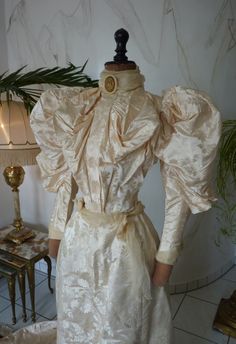 Long Wedding Train, Wedding Train, Two Piece Wedding Dress, Wedding Gown Styles, Gown Bridal, Edwardian Dress, Victorian Wedding