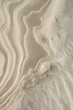 the sand is white and has wavy lines in it