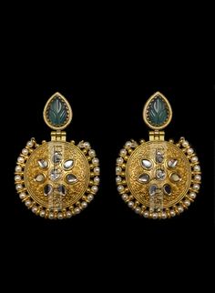 Traditional Amarpali Earring with Kundan & Pearls Jadtar Set, Floral Motif Design, Hammered Metal, Motif Design, Stone Studs, Earring Jewelry, Onyx Stone, Ear Jewelry, Ethnic Wear