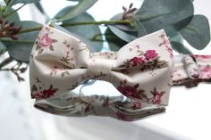 An upbeat floral pattern adds an instant lightheartedness to any event, and our bow tie is guaranteed to liven up your look. Tie Mood adult bow ties are double-deck (two layers), have a sturdy loop and clasp to ensure a snug and comfortable fit. Adult Sizing - The strap is adjustable to fit neck sizes from 12-21 inches. This size should fit most teens/adults from 13 years and up. The bow is approx. 4.5 inches wide and 2.75 inches height. Color: Cream and Pink Floral Imported and Handmade Materia Mens Bowtie, Groom Bowtie, Groomsmen Photos, Tie Matching, Groom Ties, Floral Bow Tie, Wedding Tie, Pre Tied Bow Tie, Bow Tie Wedding