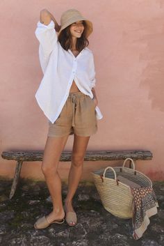 Seashell Shorts // Rye Women’s Resort Outfits, Cute Beach Vacation Outfits, Vacation Outfits Shorts, Dominican Outfits, Beach Linen Outfit, Mexico Vacation Outfits Cancun Resort Wear, Cancun Vacation Outfits, Minimalist Beach Outfit, Linen Beach Outfits