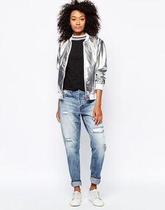 Silver Jacket Outfit Metallic, Metallic Jacket Outfit, Silver Jacket Outfit, Silver Leather Jacket, Fits Casual, Lesbian Fashion, Silver Jacket, Metallic Jacket, Rock Outfit