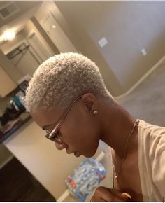 Short Bleached Hair, Buzzed Hair Women, Hair Ideas For Women, Short Platinum Blonde Hair, Big Chop Natural Hair, Natural Hair Haircuts, Short Dyed Hair, Short Natural Haircuts, Short Hair Designs