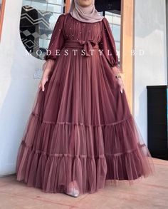 Borka Design Muslim, Muslim Dress Party Gowns, Party Wear Gowns, Long Frock Designs, Frock Designs, Simple Frocks, Anarkali Dress Pattern, Long Frock