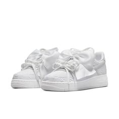 DV4244-111 Cute Off White Shoes, Cute Shoes To Buy, Cute Designer Shoes, Expensive Shoes Luxury, Stuff I Want To Buy, Back To School Shoes 2024, Shoes To Get For School, Trendy Shoes Sneakers For Women, Shoes To Get