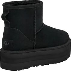 Chestnut Uggs, Platform Boots Women, Ugg Classic Mini, Pretty Shorts, Shoe Horn, Ugg Classic, Classic Boots, Pretty Shoes, Classic Mini