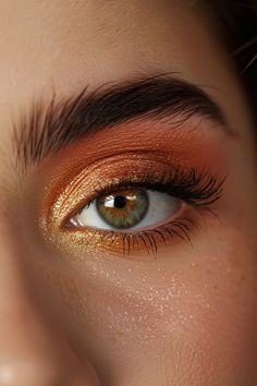 22+ Glamorous Gold Eyeshadow Ideas Copper Eyeshadow Looks, Sunset Eyeshadow Looks, Sunset Makeup Looks, Orange Shadow, Sunset Eyeshadow, Copper Eye Makeup, Copper Eyeshadow, Sunset Makeup, Maquillage On Fleek