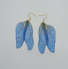 *Discover our magnificent resin fairy wing earrings, created with love to add a magical and magical touch to your day! *The fairy wing earrings were created by me in my magical workshop. The earrings have 925 silver hooks, perfect for sensitive ears. These high-end jewelry pieces are both elegant and durable. *The magical and magical fairy wings are made from resin which is a delicate but sturdy material once hardens. A certain light and shine has been incorporated thanks to the sequins which fu Handmade Fairy Drop Earrings, Handmade Fairy Style Drop Earrings, Handmade Winged Earrings For Gifts, Handmade Fairy Earrings For Party, Fairy Wings Earrings, Magical Workshop, Fairy Wing Earrings, Wings Earrings, Magical Fairy