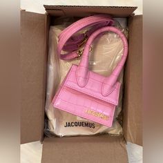 New With Tags This Is The Mini Size Jacquemus Bags, Jacquemus Le Chiquito, Pinterest Jewelry, Jacquemus Bag, Shoes Slides, Free People Bags, Asics Running Shoes, Girly Bags, Im Just A Girl