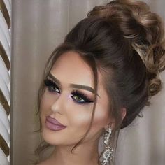 High Bun Wedding Hairstyles, Makeup And Hairstyles, Glamorous Wedding Hair, Beautiful Bridal Makeup, Simple Wedding Makeup, Golden Brown Hair Color, Wedding Makeup Ideas, Tiara Hair, Big Bun Hair