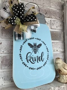 a blue sign that says rund with a bee on it