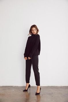 Minimalist Moda, Turtle Neck Sweater, Summer Work Outfits, Outfit Look, 가을 패션