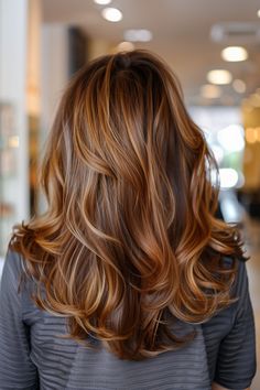 Discover our collection of over 40 elegant ideas for highlights on brown hair. From soft ribbons to multi-tonal balayage and color combos like brown hair with copper highlights, these sophisticated highlighted styles are simply stunning. Click the pin to see them all now or save it for inspo later!