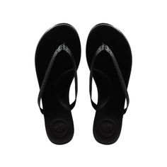 Elegant, ergonomic and effortless. Our best-selling Indie flip-flop sandal is designed for a minimal aesthetic with maximal comfort. Clean, narrow straps and a slim sole make for an elevated casual basic. The cushioned footbed, padded arch support, non-slip rubber bottoms (complete with our signature Soléi embossed waves) and water-resistant vegan leather pack these sandals with the versatility to seamlessly wear to the beach, brunch or anywhere in between. ⭐ Each pair comes with a reusable cott Comfortable Everyday Flip Flops With Arch Support, Sleek Flip Flops With Single Toe Strap For Beach, Comfortable Flip Flops With Arch Support For Everyday, Sleek Synthetic Flip Flops For Beach, Sleek Sandals With Cushioned Footbed For Beach, Sleek Flip Flops With Removable Insole, Adjustable Flip Flops With Arch Support For Everyday, Sleek Round Toe Flip Flops For Beach, Sleek Round Toe Beach Flip Flops