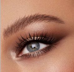 Contemporary Eye Makeup, Eyeshadow For Dark Blue Eyes, Light Smokey Eye Makeup Natural, Simple Eyeshadow Looks, Skincare Favorites, Hoco Nails, Lovely Makeup, Makeup Looks For Green Eyes, Winter Ball