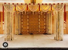 Simple Mandapam Decoration Marriage, Simple Mandap Designs Indian Indoor, Hall Deco, Stage Decoration Photos, Shaadi Decor, Engagement Backdrop, Indian Wedding Stage