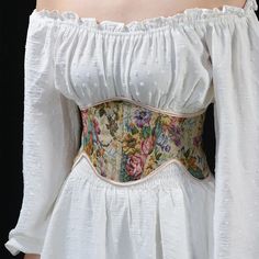 Get the desired flat belly with our stylish women's vintage slimming sheath underbust corset from medieval korsett. comes in white or black and ideal for halloween costumes. Vintage Corsets, Cottagecore Clothes, Waist Corset, Floral Corset, Corset Bustier, Full Skirts, Underbust Corset, Mode Casual, School Looks