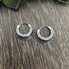 Unique textured hoop earrings are made of Stainless steel and have oxidation, to add more depth and details. Hoops are perfect for both men and women. Easy snap closure. Size of the hoops Inner diameter: 11mm Outer diameter: 17mm Gauge: 20G (regular piercing) Listin for 1 pair (2 earrings) All items are shipped in a gift box Small Hoop Earrings With Oxidized Finish, Internally Threaded Metal Hoop Huggie Earrings, Adjustable Small Hoop Earrings With Oxidized Finish, Handmade Silver Gothic Hoop Earrings, Small Hoop Hypoallergenic Festival Earrings, Small Hoop Hypoallergenic Earrings For Festivals, Octopus Jewelry, Earrings Gothic, 2 Earrings