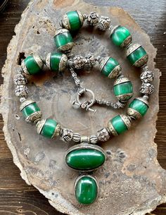 Tibeitan Tribal Green Resin Silver Vintage Necklace Traditional Green Jewelry With Large Pendant, Traditional Green Engraved Necklace, Bohemian Green Engraved Necklace, Scale Necklace, Modern Silver Jewelry, Good Jewelry, Ideas For Jewelry, Usa Jewelry, Tibetan Jewelry