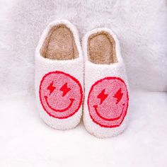 Brand New Smiley Slippers- Multiple Sizes Available! Preppy Presents, Susie Core, Preppy Slippers, Smile Slippers, Smiley Slippers, Preppy Wishlist, Smiley Face Slippers, Preppy Essentials, Slippers Outfit