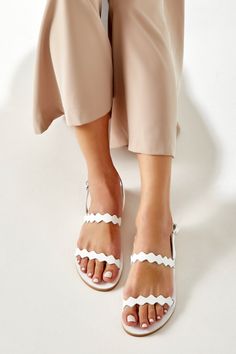 Elegant White Slingback Sandals For Beach, Adjustable White Barefoot Sandals, White Leather Toe Ring Sandals For Beach, White Slingback Sandals For Beach With Single Toe Strap, White Slingback Sandals With Single Toe Strap For Beach, White Toe Loop Sandals For Beach, White Slingback Sandals For Beach, White Leather Toe Ring Sandals With Single Strap, White Sandals Flat