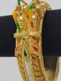 This figural gold and enamel bracelet features stylized fish, possibly koi. Unsigned. See photos of intricate filigree work. Measures 7.5" circumference on the inside.●Our shop is currently liquidating a collection of luxury estate sale handbags, vintage statement jewelry, and handmade one-of-a-kind jewelry. We will gladly provide additional images or information, contact us through this site or our Facebook page.Follow us on Facebook and Instagram @tinglazesandglassThank you for shopping on Ets Wedding Enamel Bangle Jewelry, Ceremonial White Bangle With Intricate Design, Antique Gold Enamel Bracelets, Ornate Gold Bracelets For Collectors, Gold Enamel Bangle Bracelets, Gold Enamel Bangle Bracelet, Ornate Meenakari Bracelets For Ceremonial Occasions, Traditional Gold Enamel Bangle, Gold Jewelry For Collectors And Festivals