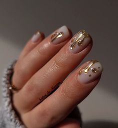 From @salon_de_marina(Insta) Using #bornpretty Chrome Drip Nails, Short Classy Nails, Mens Nails, Milky Nails, Mirror Nails, Drip Nails, Nagel Tips, Christmas Gel Nails, Gold Nail