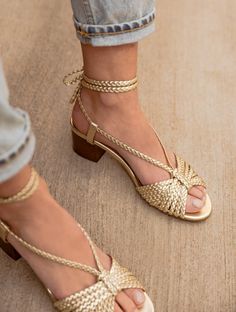 Heeled Sandals - Lou - Gold Platinum - Bobbies Elegant Sandals Classy, Boots Leopard, Theatrical Romantic, Black Heels Low, Elegant Sandals, Sandals Collection, Trending Sandals, Gold Shoes, Shop Shoes