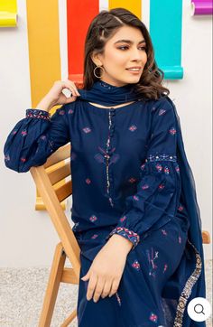 Beautiful Kurta Designs, Lawn Dresses, Designer Kurti Patterns, Womens Trendy Dresses, Dress Design Patterns